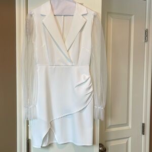 NWOT white dress with Tulle sleeves size Small